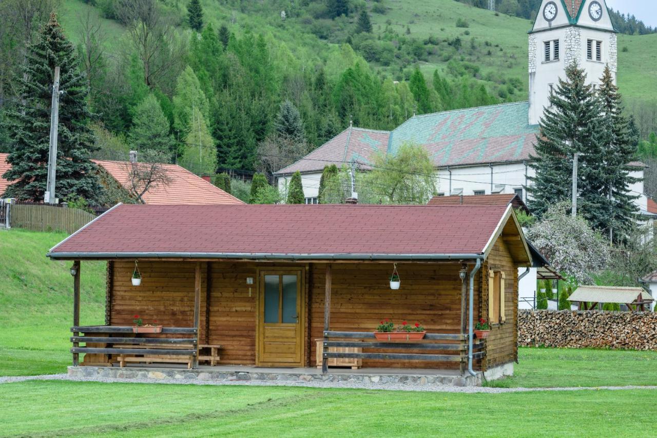 Biotour Camping & Restaurant Ghimeş-Făget エクステリア 写真