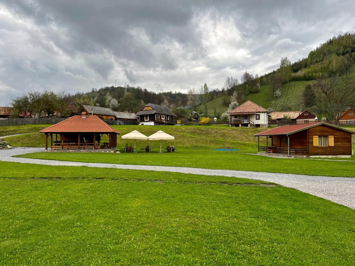 Biotour Camping & Restaurant Ghimeş-Făget エクステリア 写真